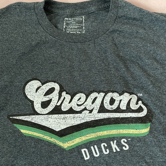 Oregon Ducks Grey Long Sleeves T-shirt. XLarge - Picture 2 of 4